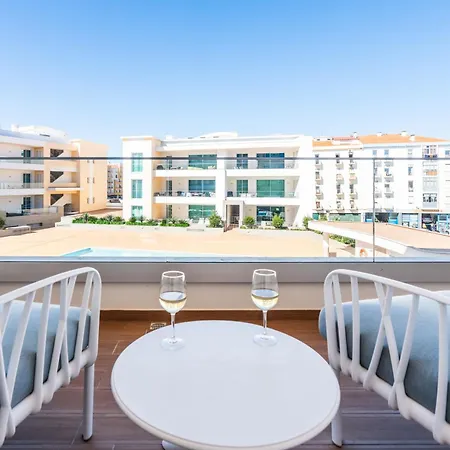 The Heart Of Deluxe By Ideal Homes Apartmán